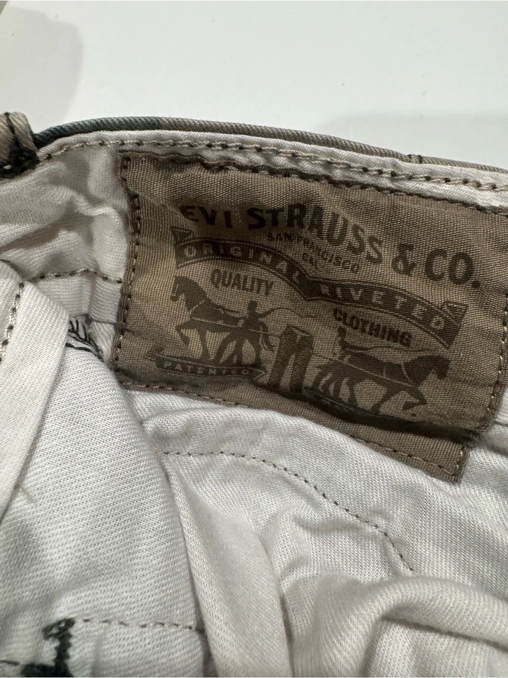 Levi's Men's Green Camouflage Cargo Pants Size waist 32